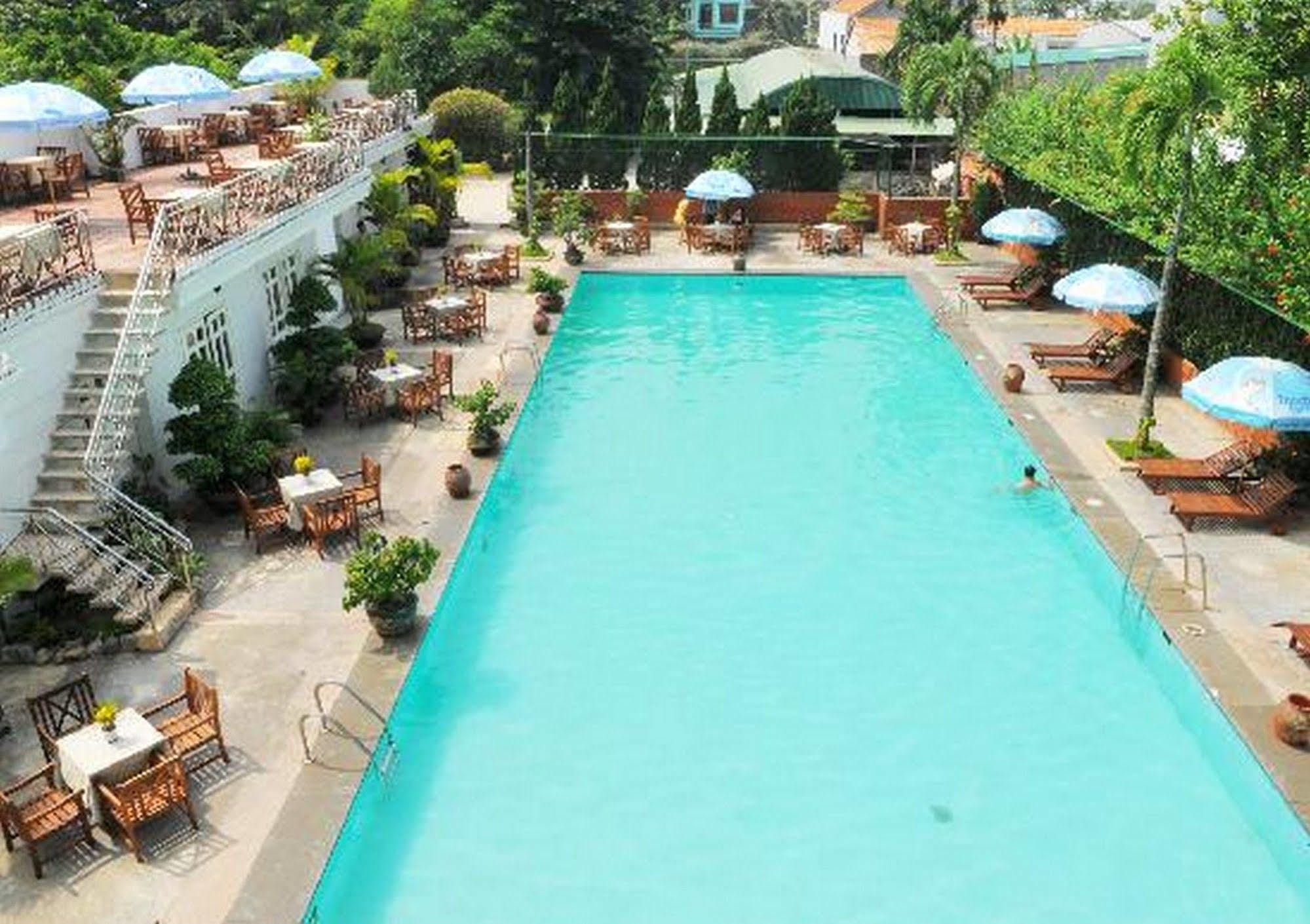 Central Hotel Κουάνγκ Νγκάι Εξωτερικό φωτογραφία