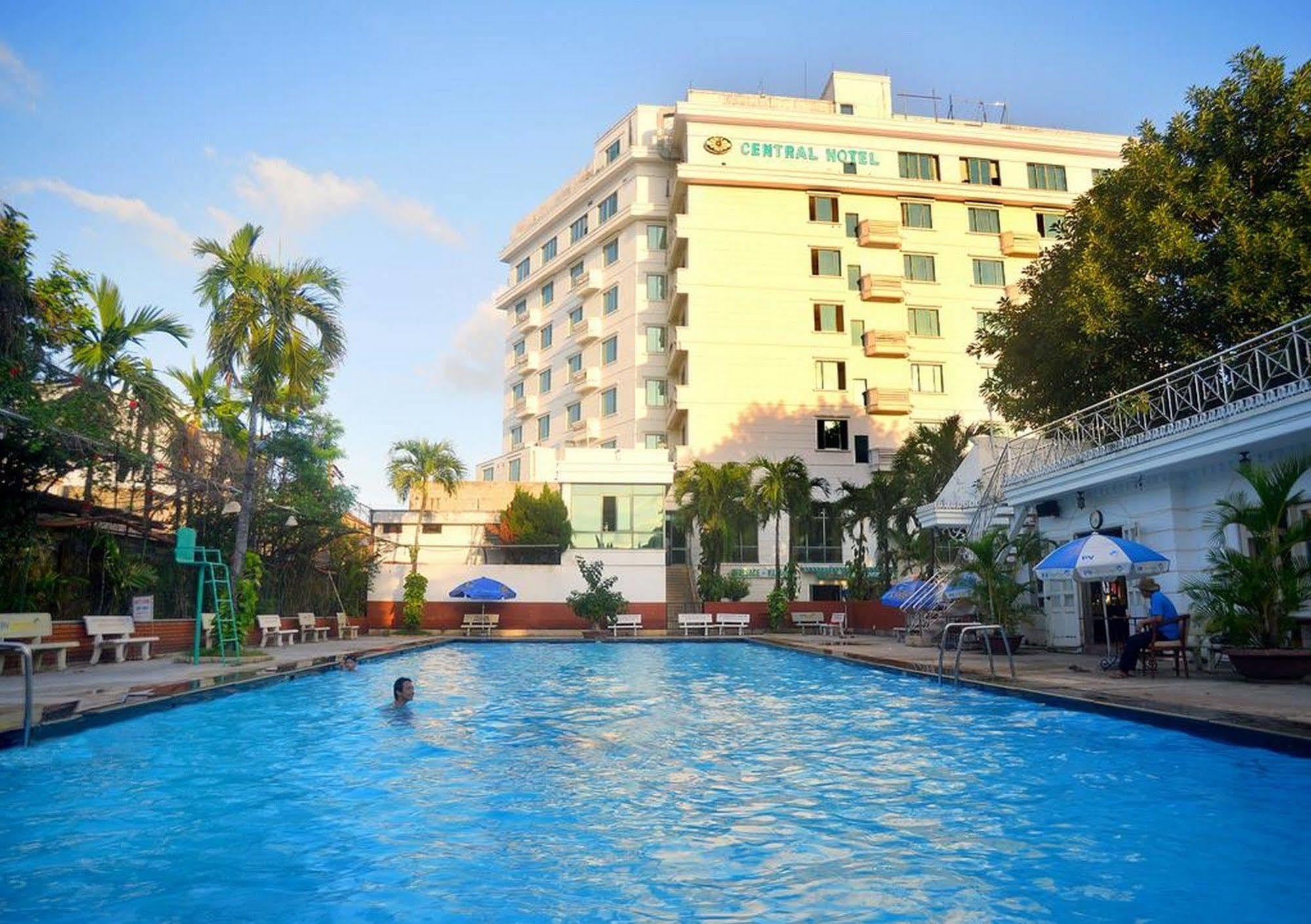Central Hotel Κουάνγκ Νγκάι Εξωτερικό φωτογραφία