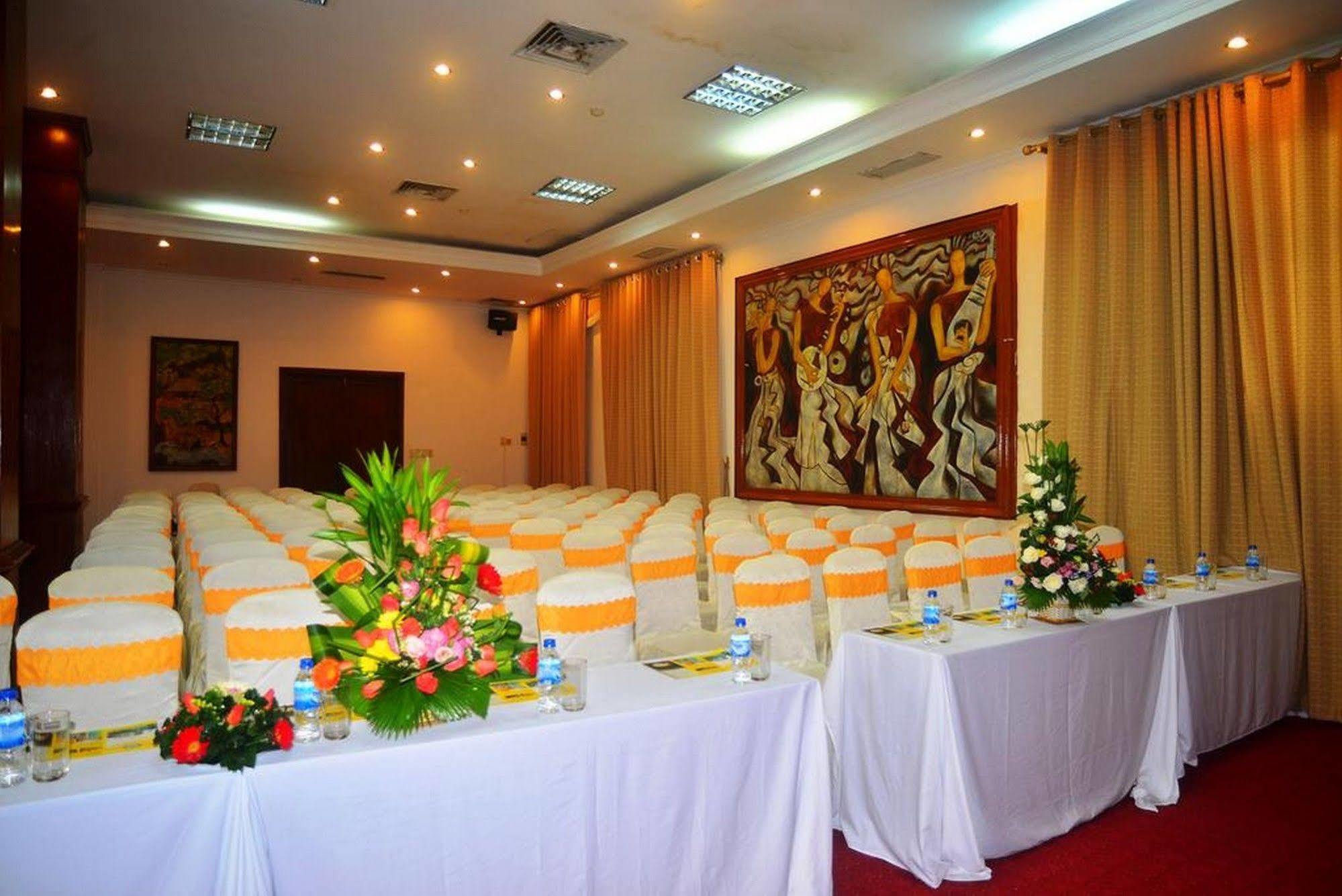 Central Hotel Κουάνγκ Νγκάι Εξωτερικό φωτογραφία