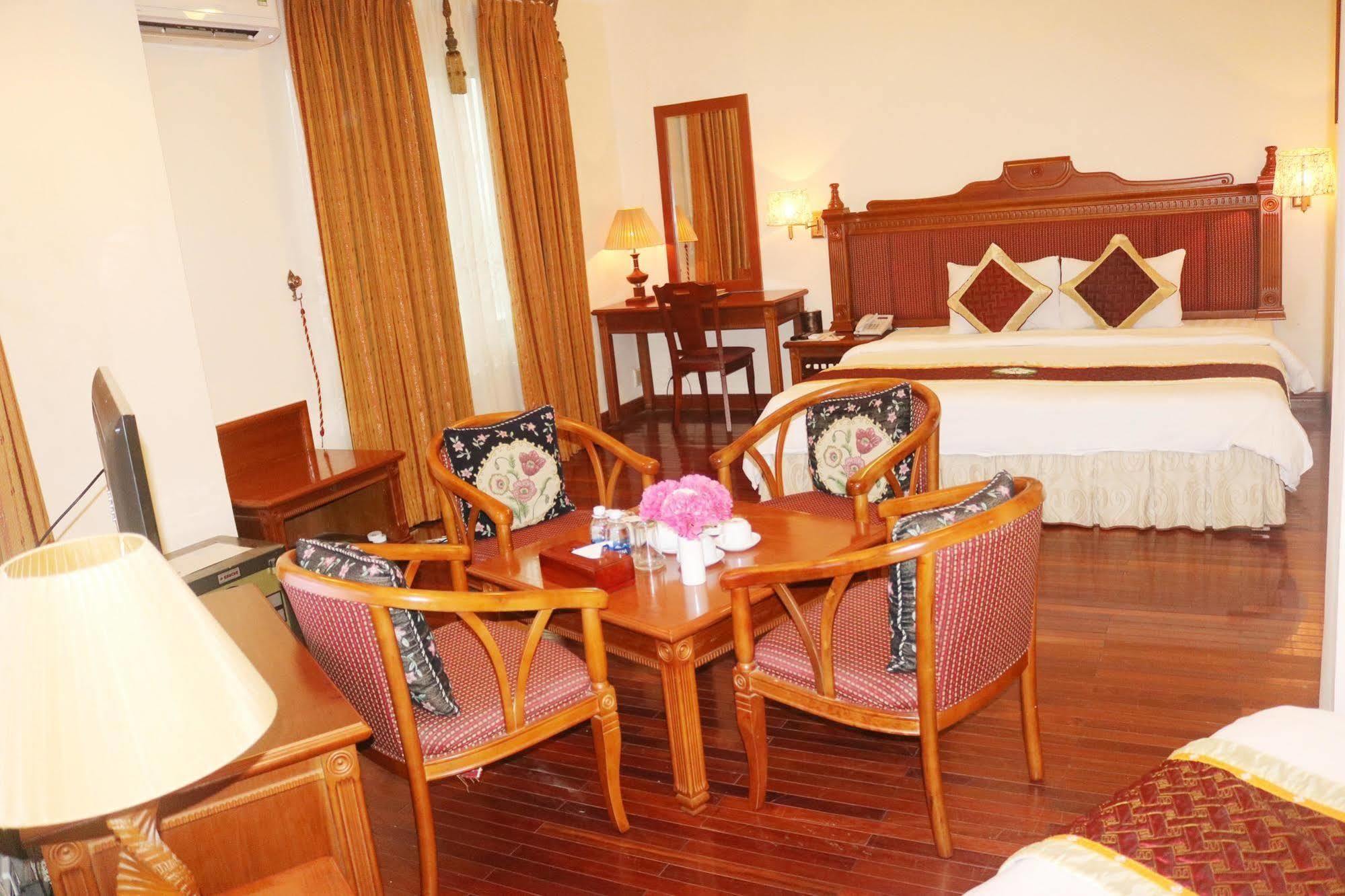 Central Hotel Κουάνγκ Νγκάι Εξωτερικό φωτογραφία