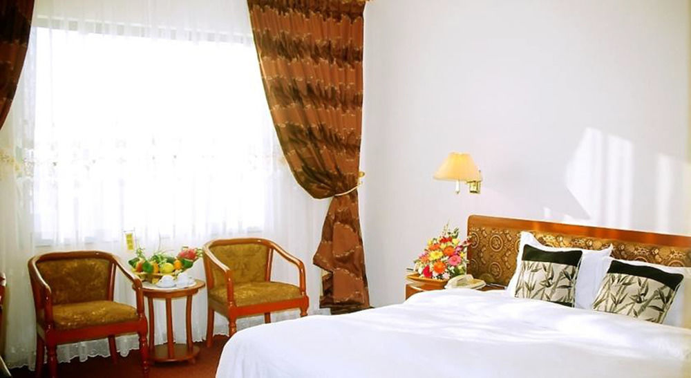 Central Hotel Κουάνγκ Νγκάι Εξωτερικό φωτογραφία